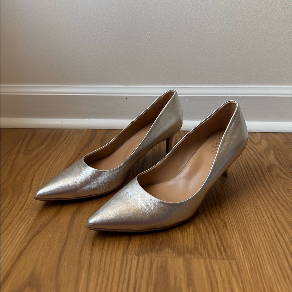 EUC Naturalizer Everly Pump Heels Silver Leather, Low Heel, Women's 8M - Picture 3 of 16